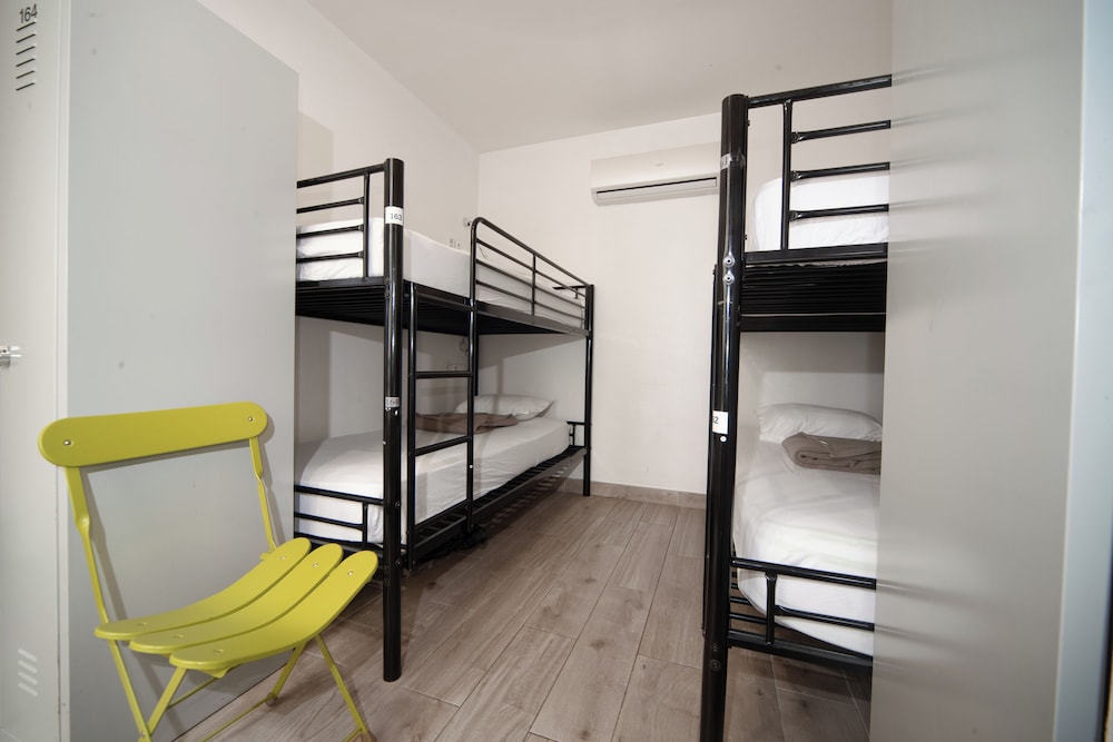 Dormitorio compartido, dormitorio mixto del hotel Enjoy