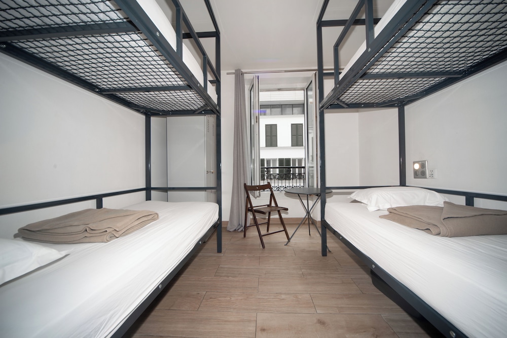 Dormitorio compartido, dormitorio mixto del hotel Enjoy. Foto 1