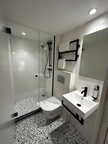 Habitación Individual Estándar con ducha del hotel Des Canettes. Foto 1
