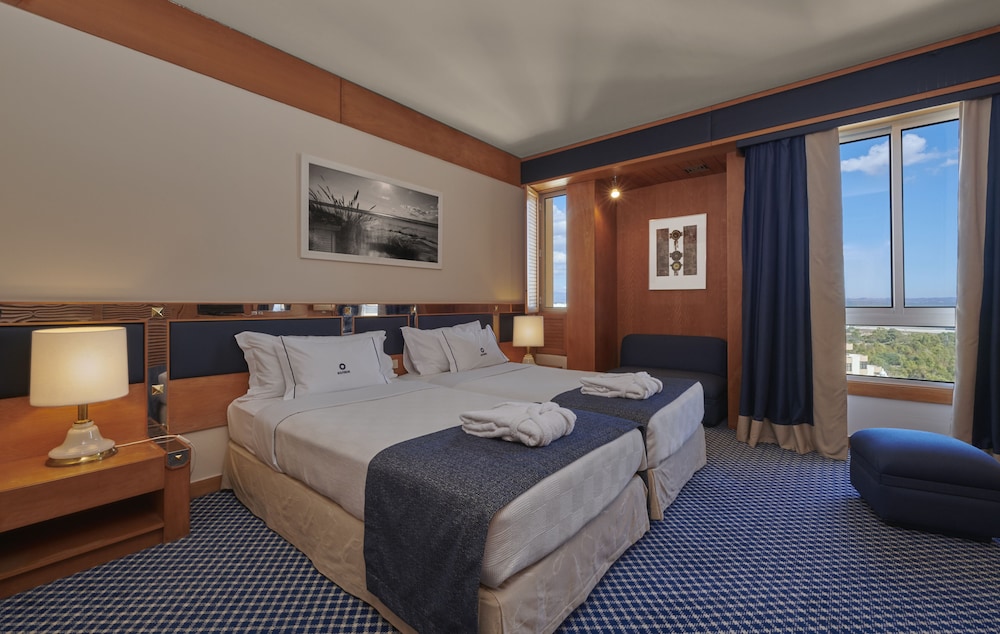 Suite, vistas a la ciudad del hotel Algarve Casino