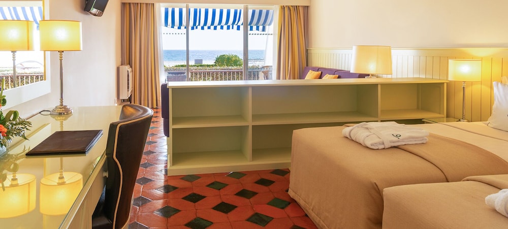 Habitación familiar, balcón, vistas al mar del hotel Algarve Casino. Foto 4
