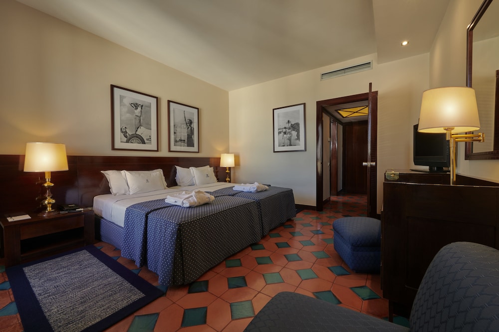 Habitación con 2 camas individuales, vistas a la ciudad del hotel Algarve Casino. Foto 1