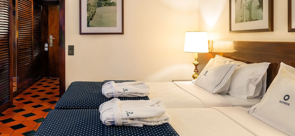 Habitación con 2 camas individuales, vistas a la ciudad del hotel Algarve Casino. Foto 4