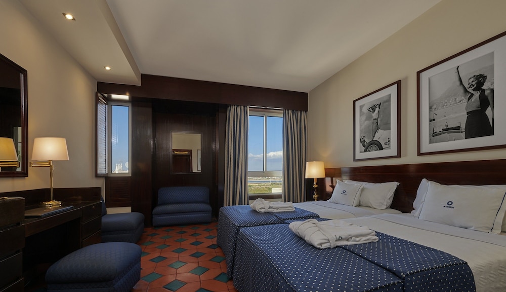 Habitación con 2 camas individuales, vistas a la ciudad del hotel Algarve Casino. Foto 5