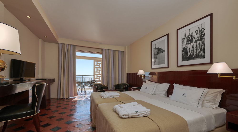 Habitación con 2 camas individuales, balcón, vistas al mar del hotel Algarve Casino. Foto 2