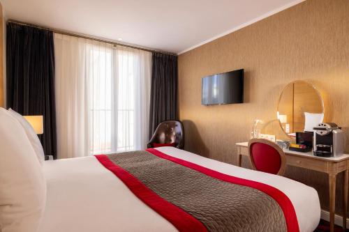 Habitación Prestige con vistas a la Torre Eiffel del hotel Du Muguet. Foto 2