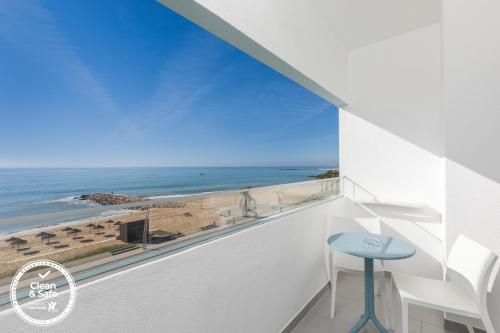 Habitación Doble con vistas al mar - 1 o 2 camas del hotel Dom Jose Beach. Foto 7