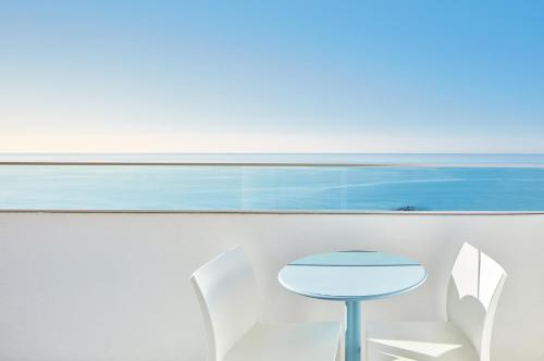 Habitación Doble con vistas al mar - Planta alta del hotel Dom Jose Beach. Foto 2