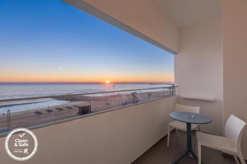 Habitación Superior con vistas al mar - Planta superior del hotel Dom Jose Beach. Foto 3