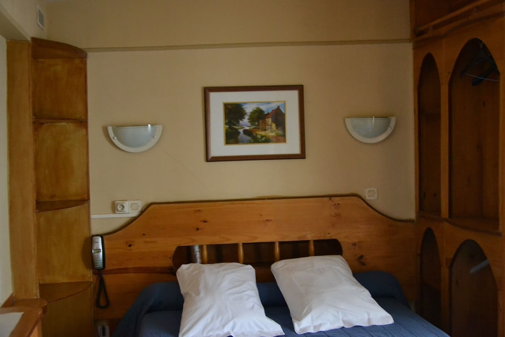 Habitación doble, baño compartido del hotel Montpellier. Foto 3