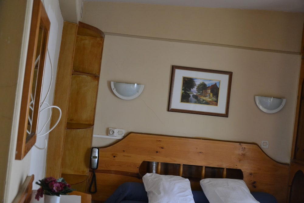 Habitación doble, baño compartido del hotel Montpellier. Foto 4