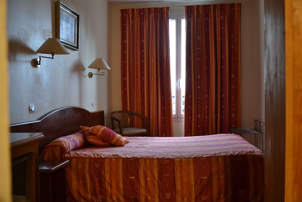 Habitación doble, baño compartido del hotel Montpellier. Foto 9