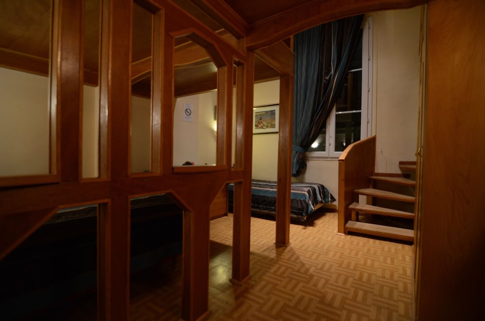 Habitación familiar, baño privado del hotel Montpellier. Foto 4