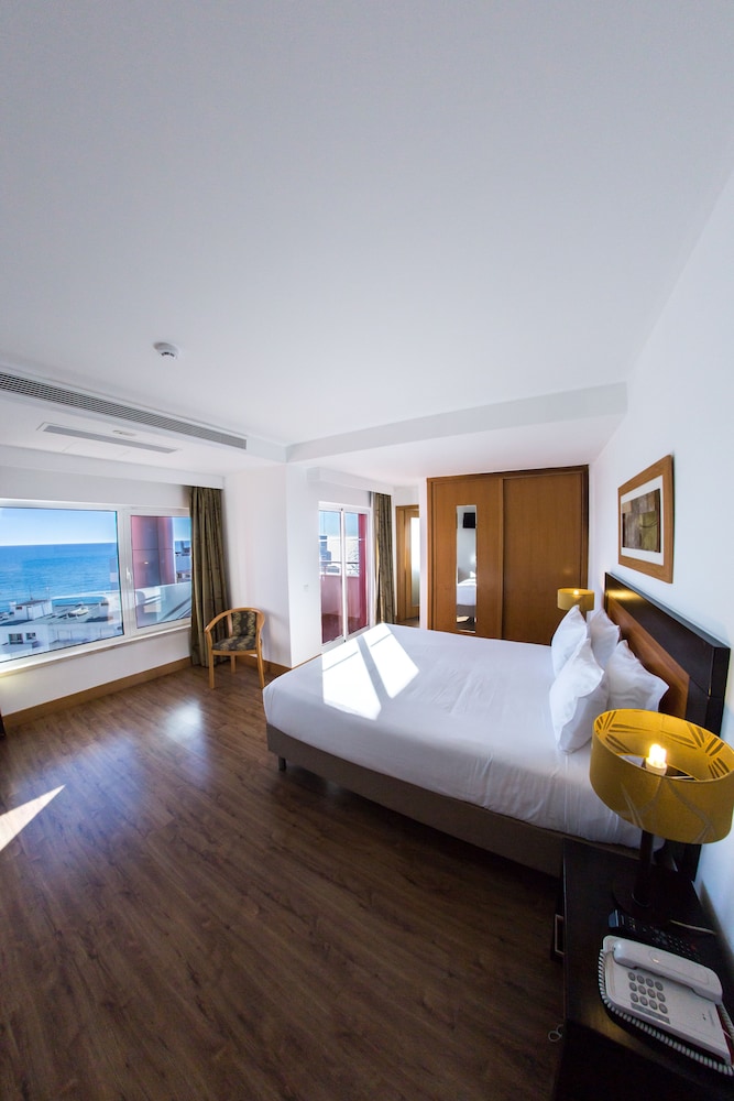 Habitación con 1 cama doble o 2 individuales, vistas al mar del hotel Quarteira Sol