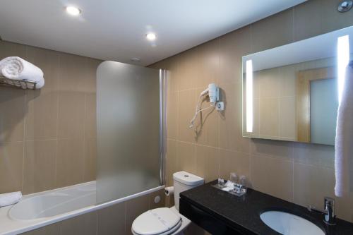 Habitación Doble Estándar - 1 o 2 camas del hotel Quarteira Sol. Foto 4