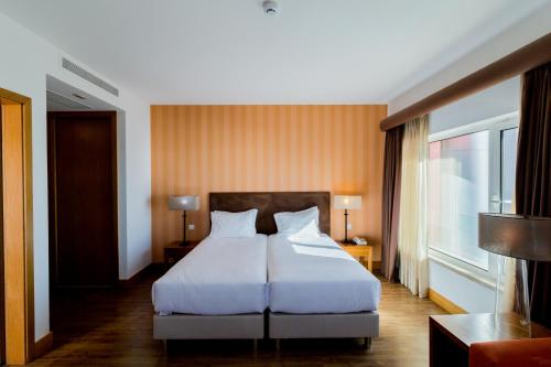 Habitación Doble Estándar con vistas al mar - 1 o 2 camas del hotel Quarteira Sol. Foto 4