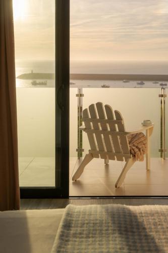 Suite con vistas frontales al mar del hotel Memmo Baleeira. Foto 1
