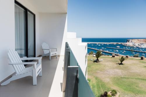 Suite con vistas al jardín del hotel Memmo Baleeira