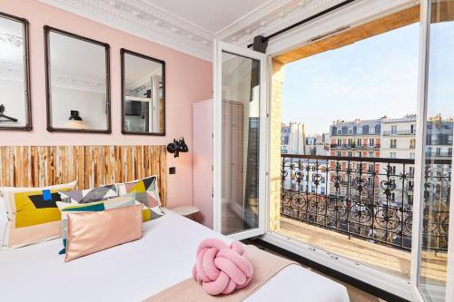 Habitación Clásica con balcón del hotel Madrigal