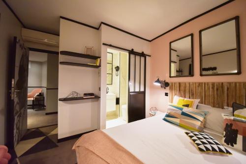 Habitación Clásica con balcón del hotel Madrigal. Foto 4