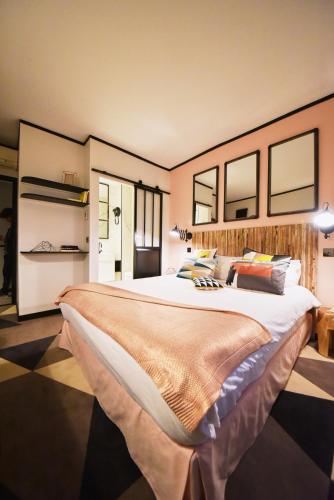 Habitación Clásica con balcón del hotel Madrigal. Foto 7