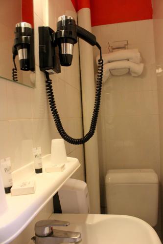 Habitación Doble con baño privado - 2 camas del hotel Arty Paris Porte De Versailles By River. Foto 2