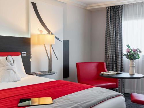 Privilege Room with One Double Bed and Sofa del hotel Mercure Paris CDG Airport and Convention. Foto 7