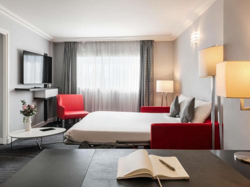 Suite with One Double Bed and One Double Sofa Bed del hotel Mercure Paris CDG Airport and Convention. Foto 5