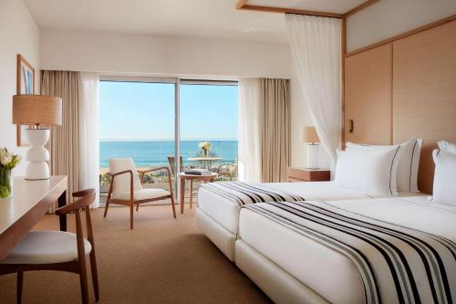 Habitación Deluxe con vistas al mar - 1 cama doble o 2 individuales y cama supletoria del hotel Tivoli Marina Vilamoura. Foto 1