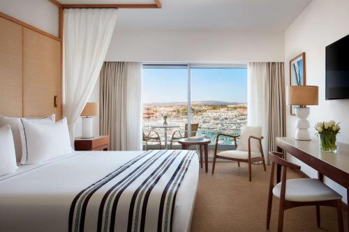 Habitación Familiar comunicada con cama supletoria del hotel Tivoli Marina Vilamoura. Foto 2