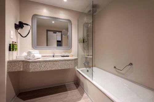 Habitación Doble Premium con vistas a la ciudad del hotel Melia Castelo Branco. Foto 8