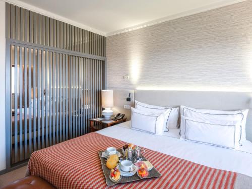 Suite Principal con bañera de hidromasaje del hotel Melia Castelo Branco. Foto 2