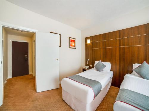 Habitación Doble Estándar - 2 camas del hotel Oyo The Bridge House. Foto 6