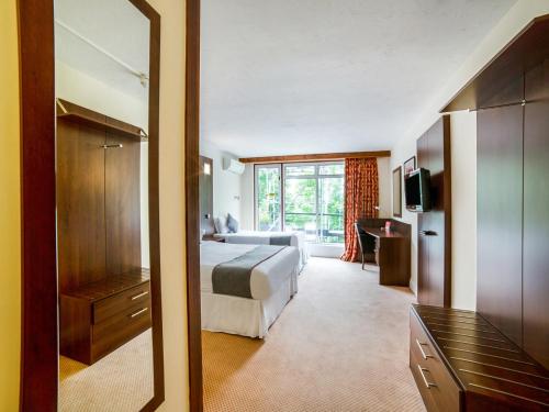 Habitación Triple Deluxe del hotel Oyo The Bridge House. Foto 5