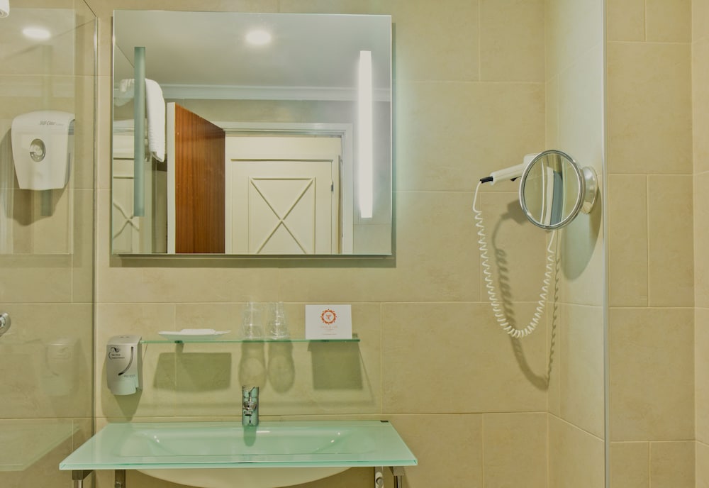 Habitación con 1 cama doble o 2 individuales del hotel D. Luís. Foto 7