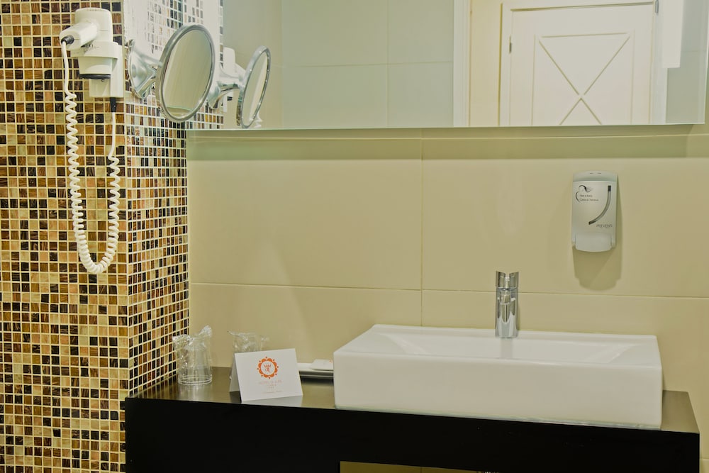 Habitación estándar con 1 cama doble o 2 individuales del hotel D. Luís. Foto 6