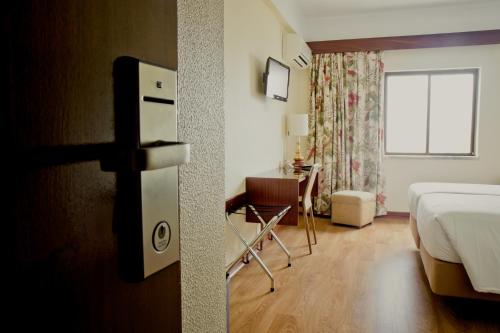 Habitación Doble con vistas a la ciudad - 1 o 2 camas del hotel D. Luís. Foto 9