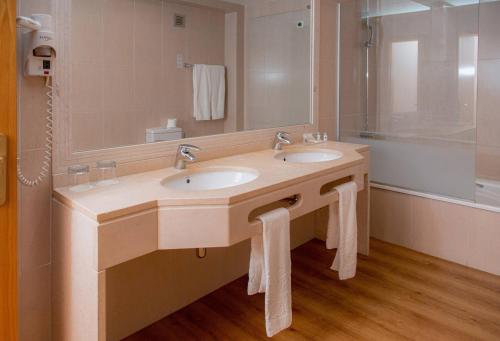 Habitación Estándar con cama doble del hotel Covilha Dona Maria Affiliated By Melia. Foto 3