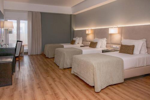 Habitación Triple del hotel Covilha Dona Maria Affiliated By Melia. Foto 2