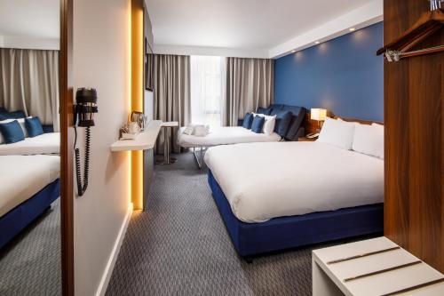Standard Double Room with Sofa Bed and Free Hot Breakfast del hotel Holiday Inn Express Londres - ExCeL. Foto 2