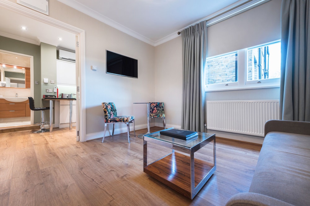 Estudio, cocina del hotel No 1 The Mansion Apartments By Mansley. Foto 2