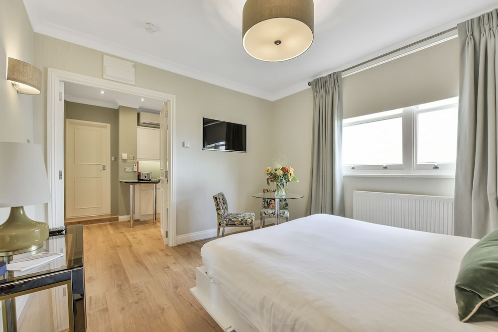 Estudio, cocina del hotel No 1 The Mansion Apartments By Mansley. Foto 4