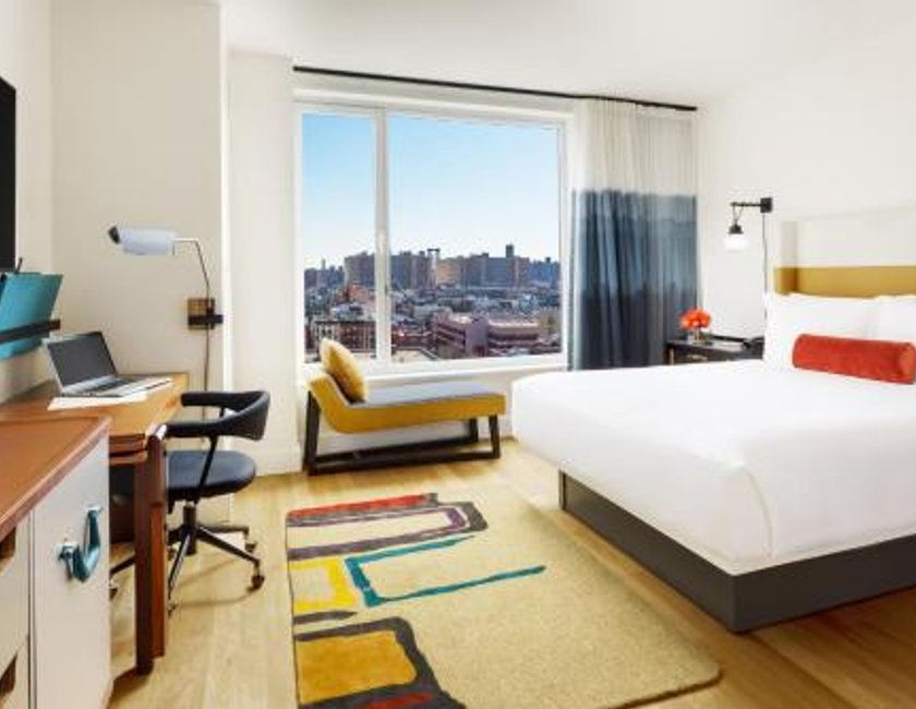 Habitación Doble con cama grande con vistas a la ciudad del hotel Indigo Lower East Side New York. Foto 2