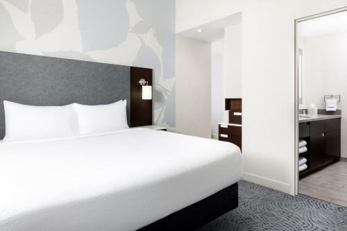 Estudio con cama extragrande del hotel Residence Inn by Marriott New York Downtown Manhattan/World Trade Center Area. Foto 5