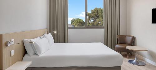 Habitación Doble Deluxe - 1 o 2 camas del hotel B&B Barcelona Sant Cugat. Foto 2