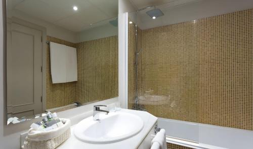 Habitación Doble Estándar - 1 o 2 camas del hotel DWO Urban Granada. Foto 8