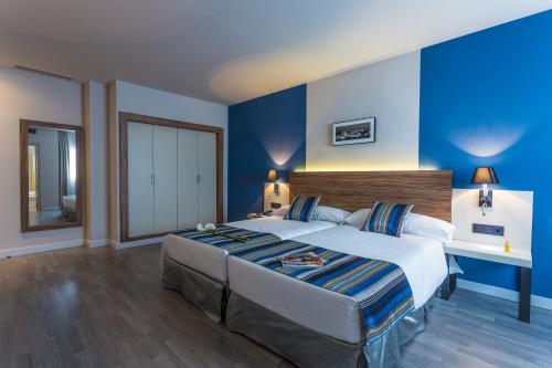 Habitación Triple del hotel DWO Urban Granada. Foto 3