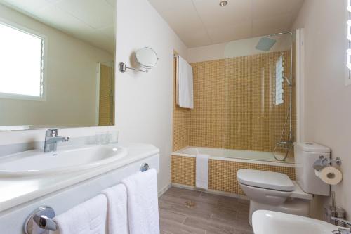 Habitación Triple del hotel DWO Urban Granada. Foto 4