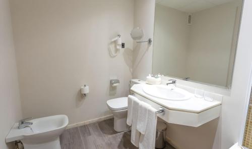 Habitación Triple del hotel DWO Urban Granada. Foto 6