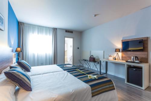 Habitación triple Con Vistas 3 camas individuales del hotel DWO Urban Granada. Foto 3